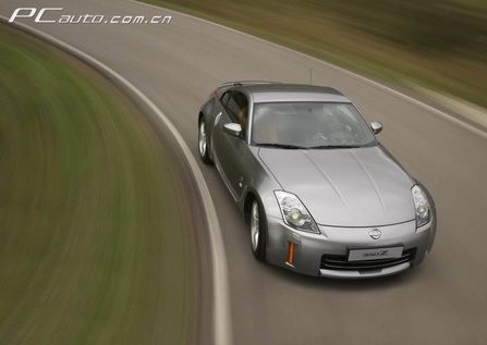 ծa Nissan 350Z DƬ D 